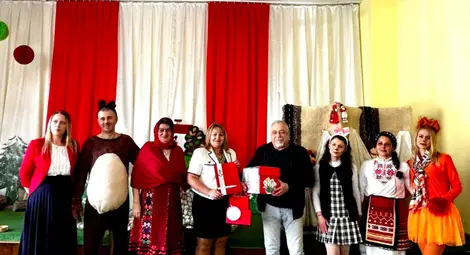 500 мартенички с послание за надежда озариха Комплексния онкологичен център в Русе