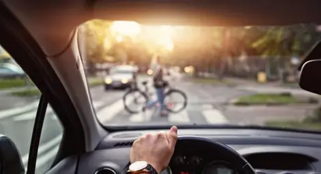 Клипове във фейсбук докараха актове на двама арогантни шофьори