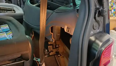 Цигари, скрити в хляб, в кашони със зеленчуци и под тапицерията на автомобил, откриха митнически служители от ТД Митница Русе