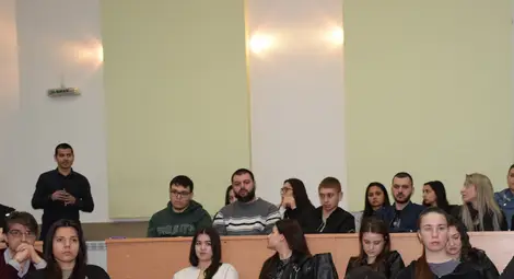 В Русенския университет се проведе първото обучение от съвместната предприемаческа академия с "Изи Кредит"