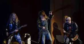 „Секс, наркотици & рокендрол“ препълни салона на Военния клуб