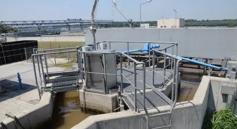 Колеги и лекари спасиха работник след падане в пречиствателната станция