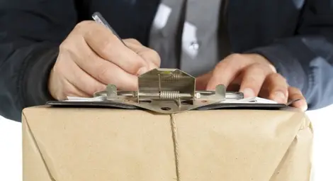 Такса за колети от чужбина хвърля в недоумение изпращачи и получатели