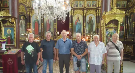 Марин Маринов, проф.Георги Георгиев и други радетели за храма в Поликрайще.