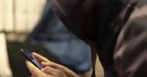 Семеен бизнес по ветовски: Синът мами по телефона, майката прибира парите на жертвата