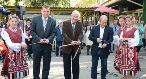 2 тона метална конструкция покрива обновената част на Централния пазар