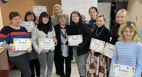 43 бежанци от войната в Украйна завършиха курсове по български език с професионална насоченост, организирани от „Каритас“ в Русе 43 бежанци от войната в Украйна завършиха курсове по български език с професионална насоченост, организирани от „Каритас“ в Русе