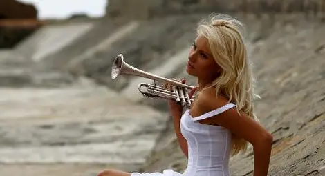 Три нежни изкушения ще помагат на Калановски и Станоев в "Това е цената" /галерия/