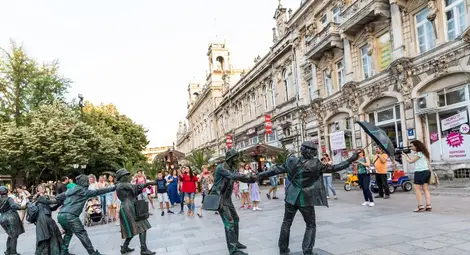 Обновената крайбрежна алея става дом на живите статуи за 4 дни