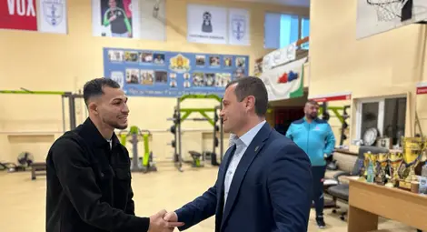 Кметът на Русе Пенчо Милков посрещна 8-кратния европейски шампион по бокс Радослав Росенов