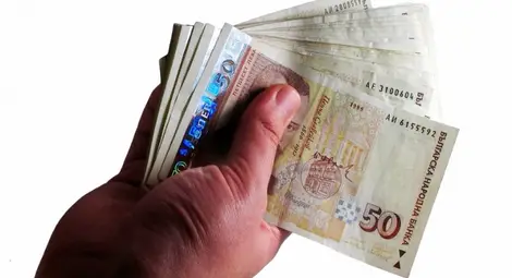 &bdquo;Брокерка&ldquo; прибрала 5000 лева за чужди земи