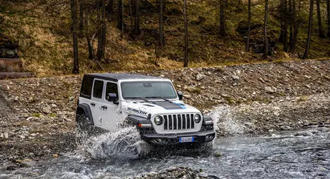 Новият Jeep® Wrangler PHEV покорява зимата с електрическо задвижване на всички колела /галерия/ Новият Jeep® Wrangler PHEV покорява зимата с електрическо задвижване на всички колела /галерия/