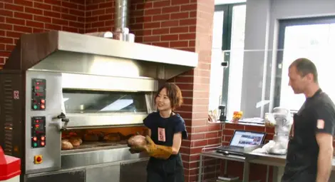 Японска кулинарка разточи баници и тутманици по рецептите на майстор Миро от &bdquo;Bread Station&ldquo;