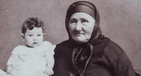 Баба Тонка с внучката, кръстена на нейното име.