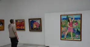 Цветни настроения показва  Зина Жекова в галерията