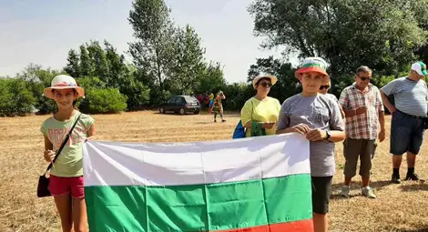 Десетки тръгнаха по стъпките на четата на Хаджи Димитър и Стефан Караджа /галерия/