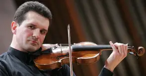 Цигуларят Светлин Русев свири  тази вечер във Фортисимо фест