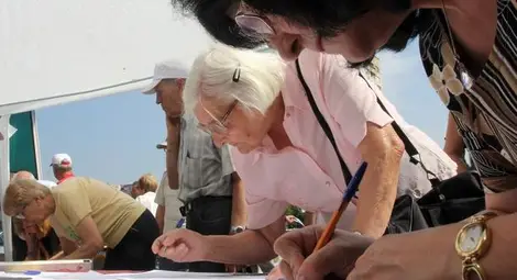 ГЕРБ събира подписи в подкрепа на референдума по темите на Плевнелиев