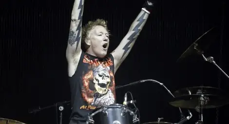 Барабанистът на "Скорпиънс" влезе в затвора в Дубай