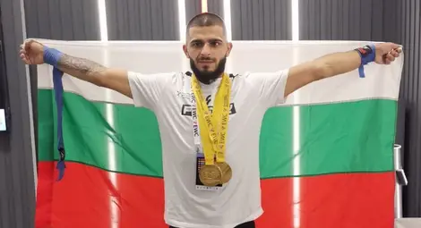 Спортистът на Русе за 2023 година Ангел Русев: Само на сутрешното занимание през ръцете ми минават до 10 тона. Труден спорт, който калява характери