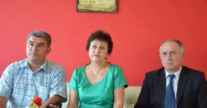 Червените депутати се заканиха на калинките в администрацията