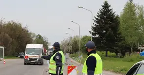 Контролните пунктове в Русе връщат по 200 коли дневно