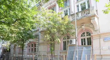 Укрепват каменните основи на библиотеката