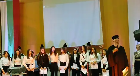 Благотворителният концерт-спектакъл „Един дом, един дух“ обедини русенската общност в подкрепа на храм „Свети Николай Чудотворец“ Благотворителният концерт-спектакъл „Един дом, един дух“ обедини русенската общност в подкрепа на храм „Свети Николай Чудотворец“