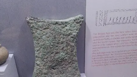 Най-старият експонат в изложбата - меден свитък, датиран от 1400-1300 години преди Христа. Най-старият експонат в изложбата - меден свитък, датиран от 1400-1300 години преди Христа.