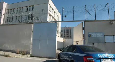 Всички центрове за бежанци са препълнени Всички центрове за бежанци са препълнени