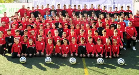 Въпреки финансовите проблеми &bdquo;Локо&ldquo; картотекира през миналия сезон формации в 7 възрастови групи. 								        Снимка: Архив