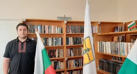 Младежи рецитират стихове в клип в памет на Апостола Младежи рецитират стихове в клип в памет на Апостола