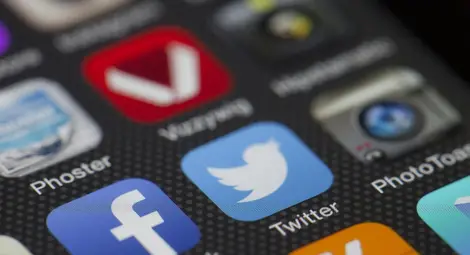 Кой печели и кой губи от премахването на фактчек контрола в социалните мрежи?