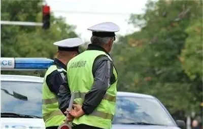 Полицаи ще проверяват вече и пътниците в колите, които спират