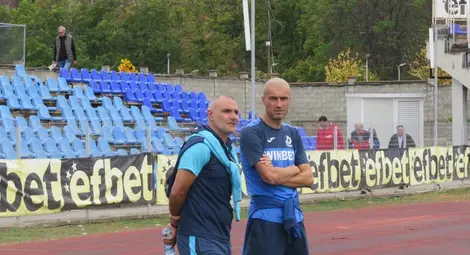 Светлин Симеонов /вляво/ и старши треньорът Мартин Ковачев са наясно от какъв тип играчи отборът има нужда.  Снимка: Архив