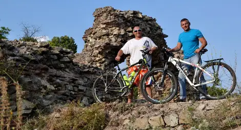 Певец и художник минаха 1000 планински километра за 12 дни с велосипеди