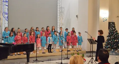 Хор &bdquo;Дунавски вълни&ldquo; представи богата рождественска  програма