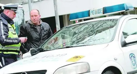 Белезници за всеки, дал пари на катаджия