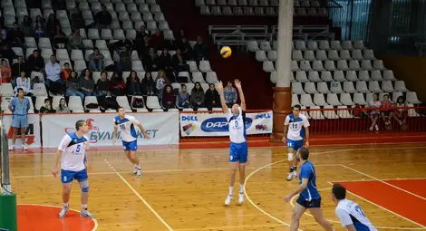 Волейболистите с важна крачка към петото място