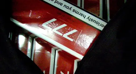 Шофьор на пътнически микробус  заловен с 6 бака цигари от Гърция