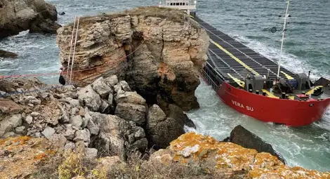 Установиха замърсяване на водата и мирис на нефт около Vera Su