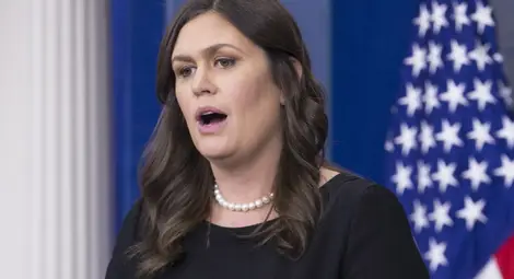 Изгониха говорителката на Тръмп от ресторант