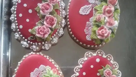 Ивона Калчева направила втора изложба на Кармелино със... захарни миниатюри