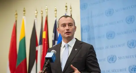 Николай Младенов: Стига facebook заклинания и twitter политика!