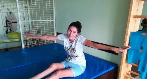 Ива вече брои минутите, в които успява да се задържи на крака