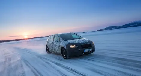 Новият Opel Astra &ndash; маскировката е първата стъпка към успеха /галерия/