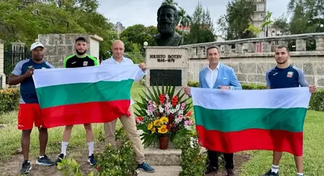 Радослав Росенов се поклони пред паметника на Христо Ботев в Хавана