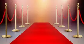 Червен килим и арка очакват абитуриентите