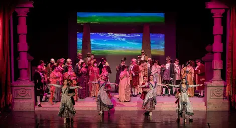 Доходното здание отново става сцена на "Бал с маски"