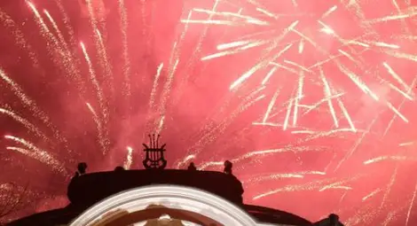 Българи се хващат на хоро по цял свят